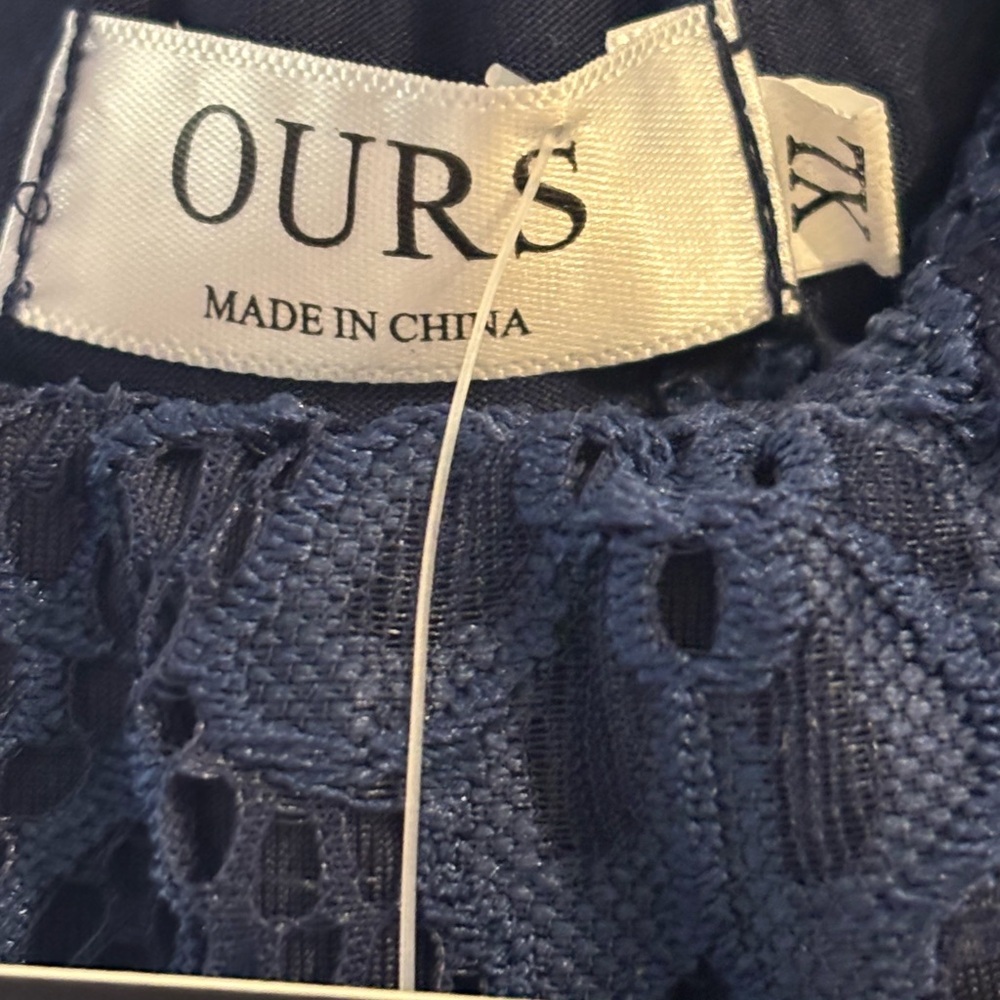 OURS lace short sleeve dress on or off the shoulder. Size  Xl. Stunning lace - Picture 5 of 7